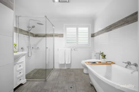 Property photo of 4 Araluen Avenue Mount Kembla NSW 2526