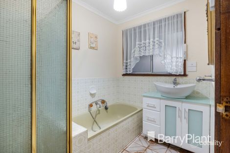 Property photo of 4 Tintern Grove St Albans VIC 3021