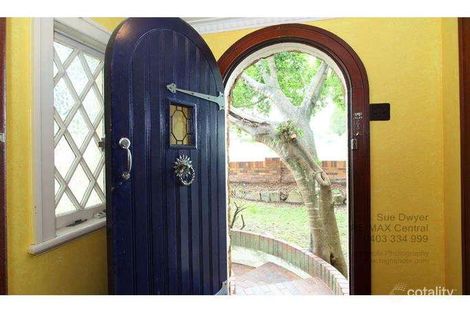 Property photo of 391 Cavendish Road Coorparoo QLD 4151