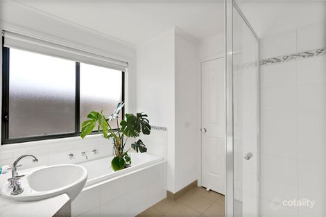 Property photo of 2/7 Syme Road Pakenham VIC 3810