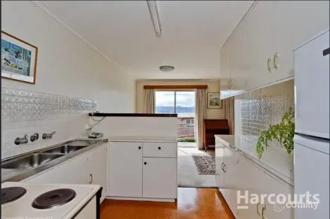 Property photo of 2/9 St Stephens Avenue Sandy Bay TAS 7005