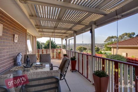Property photo of 24 Monteith Crescent Endeavour Hills VIC 3802