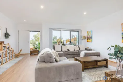 4/20 Clare Burton Cres, Franklin, ACT 2913