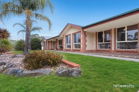2 Reg Smith Cres, Williamstown, SA 5351
