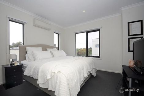 Property photo of 11 Parkland Place Notting Hill VIC 3168