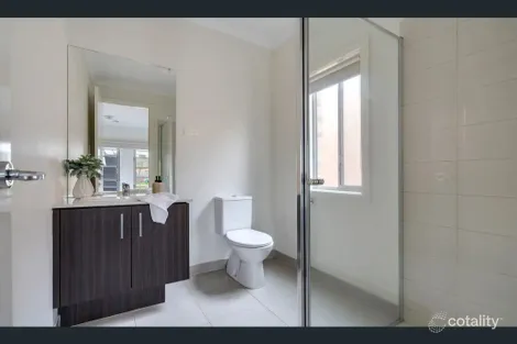 Property photo of 15 Aldergrove Parade Mickleham VIC 3064