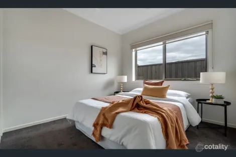 Property photo of 15 Aldergrove Parade Mickleham VIC 3064