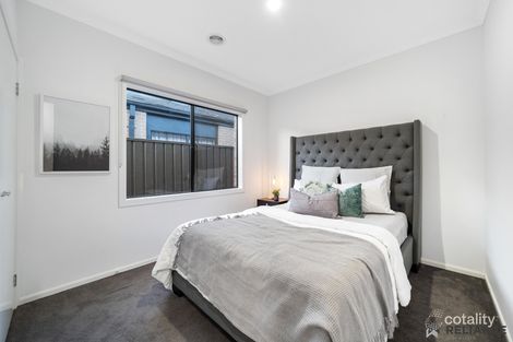 Property photo of 11 Stuchbree Street Cobblebank VIC 3338