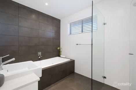 Property photo of 8 Seine Place Miranda NSW 2228