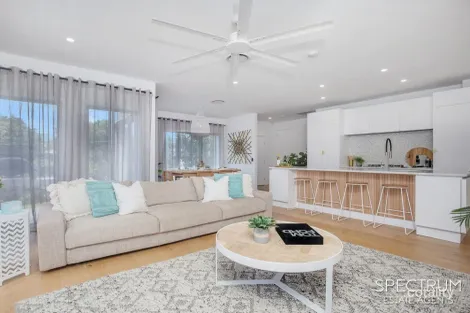 1/3 Enid Ave, Southport, QLD 4215