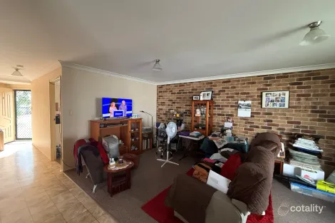 Property photo of 2/17 Mark Court Raceview QLD 4305