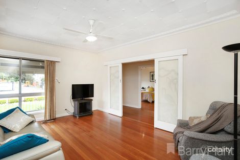 Property photo of 32 Lachlan Road Sunshine West VIC 3020