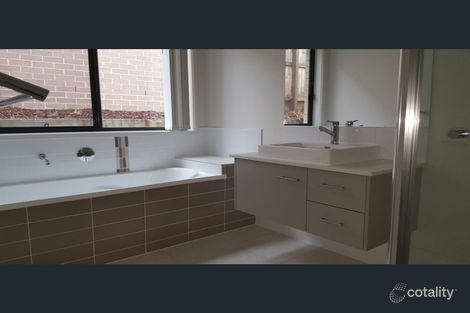 Property photo of 32 Essington Mews Leichhardt QLD 4305