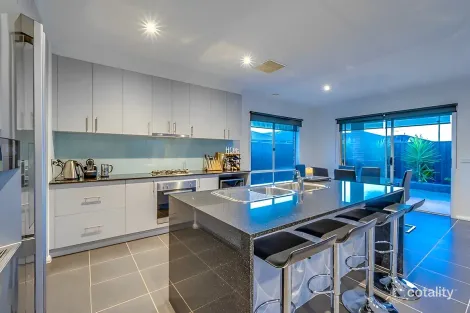 Property photo of 18 Brigalow Drive Truganina VIC 3029