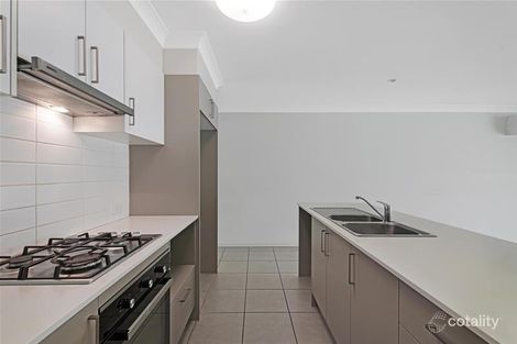 Property photo of 2/4 Winchester Crescent Pimpama QLD 4209