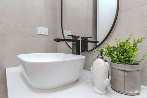 Property photo of 4 Astrea Place Greenvale VIC 3059