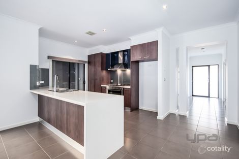 Property photo of 50 Rutherglen Way Caroline Springs VIC 3023