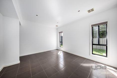 Property photo of 50 Rutherglen Way Caroline Springs VIC 3023