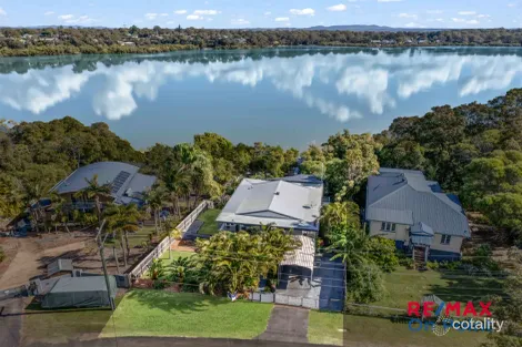 Property photo of 22 Calmwaters Crescent Macleay Island QLD 4184