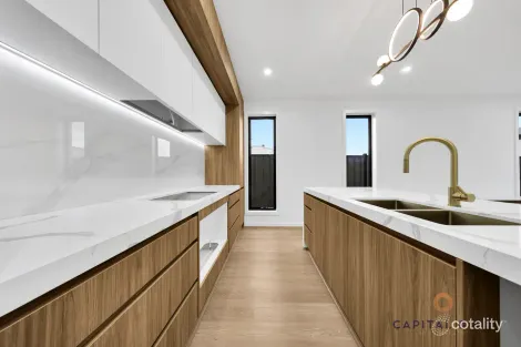 Property photo of 21 Butterfly Crescent Mickleham VIC 3064
