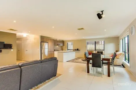 Property photo of 30 Lilyturf Drive Tarneit VIC 3029