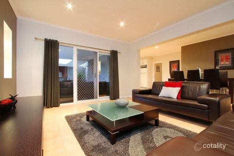 Property photo of 18 Diosma Way Mill Park VIC 3082