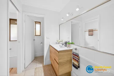 Property photo of 87A Balemo Drive Ocean Shores NSW 2483