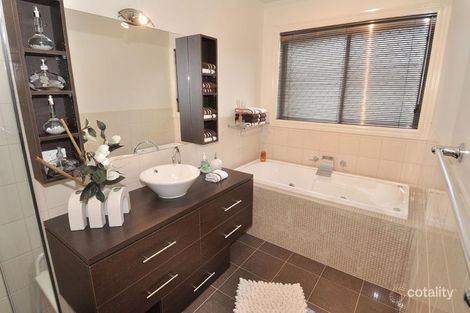 Property photo of 14 Sunnybrae Circuit Cairnlea VIC 3023