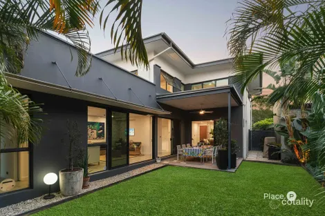 Property photo of 9 Edgewater Place Bulimba QLD 4171