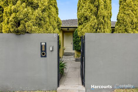 Property photo of 5 McLaurin Road Carnegie VIC 3163