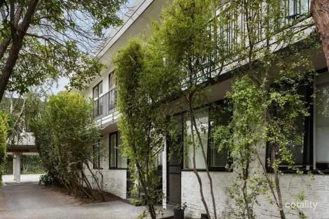 2/13 Crimea St, St Kilda, VIC 3182