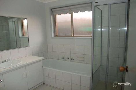 Property photo of 2/13 Honey Grove St Albans VIC 3021