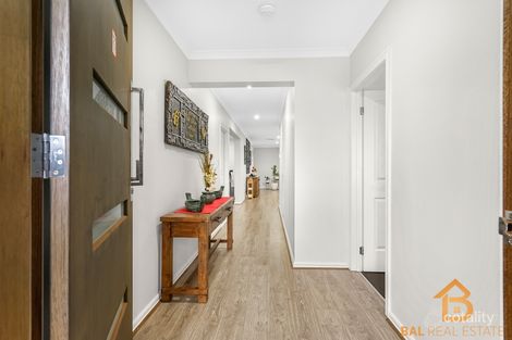 Property photo of 17 Arena Circuit Strathtulloh VIC 3338