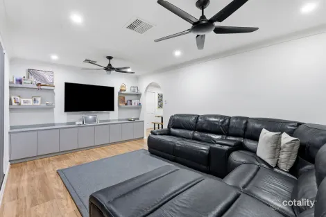 Property photo of 38 Valleyview Crescent Werrington Downs NSW 2747