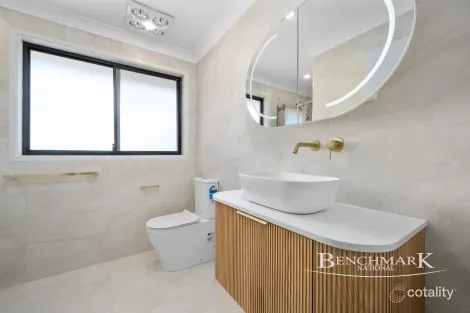 Property photo of 18 Sirius Road Voyager Point NSW 2172