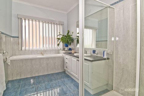 Property photo of 136 David Collins Drive Endeavour Hills VIC 3802