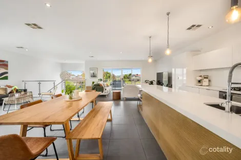 Property photo of 2/77 North Terrace Mount Gambier SA 5290