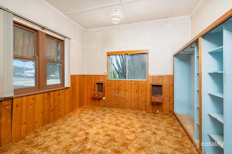 Property photo of 39 Sunshine Avenue Turvey Park NSW 2650