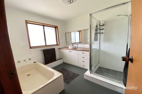 Property photo of 10 Binnacle Court Yamba NSW 2464