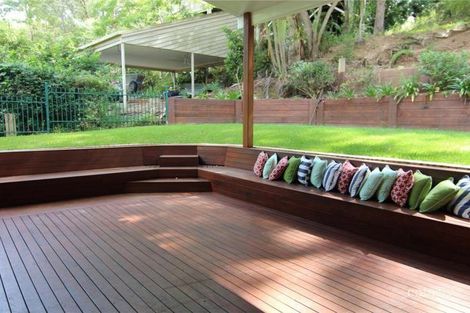 27 LYTHAM ST, INDOOROOPILLY, QLD 4068