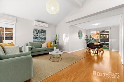 Property photo of 17 Henry Cable Court Mill Park VIC 3082
