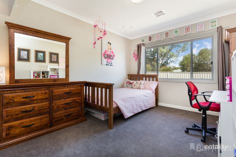 Property photo of 19 Cassons Crescent Huntly VIC 3551