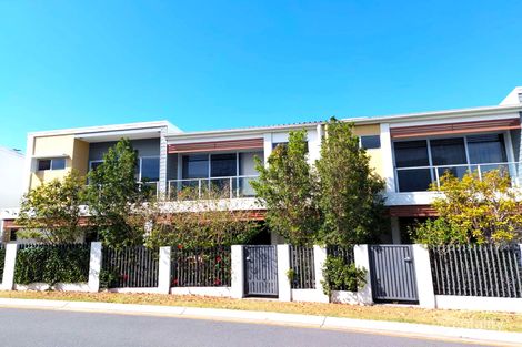 72/1 Grande Ave, Carrara, QLD 4211