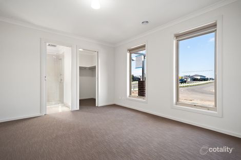 Property photo of 18 Forton Crescent Cranbourne West VIC 3977