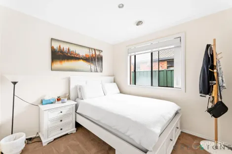 Property photo of 7 Woodbridge Place Burnside VIC 3023
