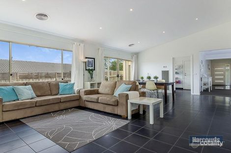 Property photo of 7 Palm Square Drouin VIC 3818