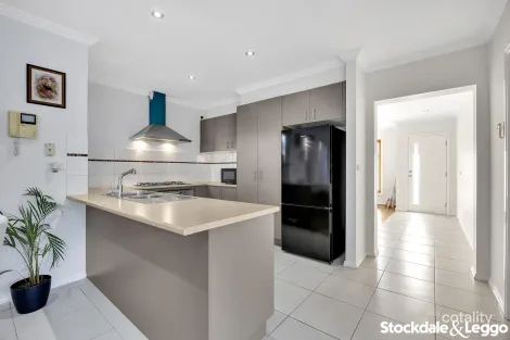 Property photo of 2/8 Georgia Crescent Werribee VIC 3030