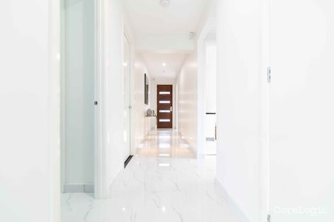 Property photo of 8 Bowral Grove Jordan Springs NSW 2747