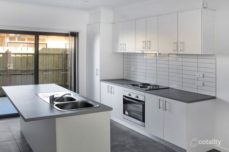 Property photo of 5 Cassius Circuit Cranbourne North VIC 3977