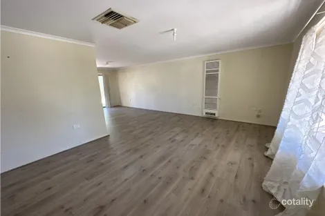 Property photo of 2 Pogona Court Roxby Downs SA 5725